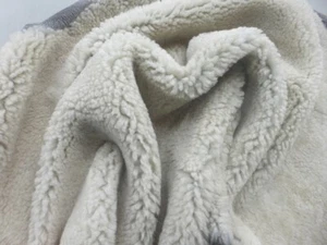 Piel de oveja piel de oveja piel beige suave felpa pelo esponjoso con espalda de gamuza negra - Imagen 1 de 5