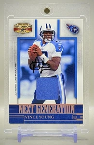 Vince Young 2007 Donruss Gridiron Gear - Next Generation Game-Worn Auto #/10 SSP - Bild 1 von 3