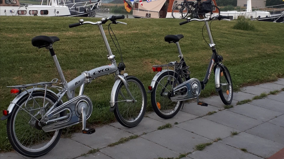 2 Stück Alu Klappfahrräder mit Taschen 3 Gang Nabenschaltung 20 Zoll - Bild 1 von 4