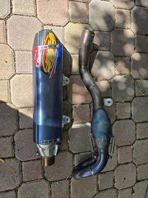 Полностью титановая торцевая крышка выхлопной системы из углеродного волокна 16–18 KTM 450 SXF FMF F4.1 450SXF  - Изображение 1 из 4