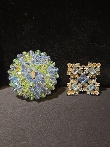 2 Vintage Fashion Brooch Pins Featuring Aurora Borealis Sparkling Round Flower - Picture 1 of 5