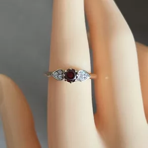 Anillo solitario de granate y diamantes de oro amarillo de 9 quilates de 0,65 quilates, talla O del Reino Unido, talla 55 de la UE - Imagen 1 de 5