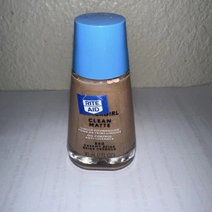 Covergirl Clean Matte Liquid Foundation Makeup | 550 Creamy Beige (30mL/1 fl oz) - Picture 1 of 1