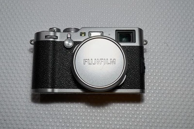 Cámara digital Fujifilm X100F 24,3 MP APS-C Foto 1 de 4