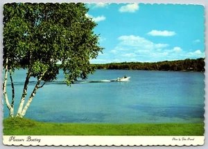 Postcard Michigan Pleasure Boating on One of 11,000 Inland Lakes - Picture 1 of 2