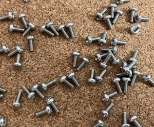 Tornillo de máquina con cabeza de queso PZ1 de acero inoxidable A2 M2 x 5 mm DIN 7985Z varias cantidades - Imagen 1 de 2