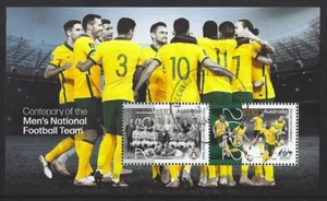 HOJA EN MINIATURA DEL EQUIPO NACIONAL DE FÚTBOL AUSTRALIA 2022 USADA - Imagen 1 de 1