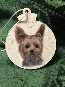 Adorno de Navidad Yorkie pintado a mano - Imagen 1 de 1