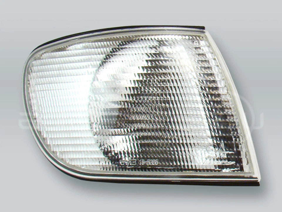 TYC Clear Corner Light Parking Lamp RIGHT fits 1995-1997 AUDI A6 - Image 1 of 2