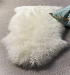 Natural Fluffy Sheepskin Rug - 2' x 3' - Perfect for Bedroom & Living Room - Picture 1 of 11