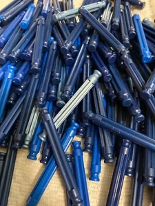 165 Navy and Blue KNEX BUILDING TOY PARTS LOT Rods size 2.125" 2 1/8"  - Picture 1 of 3