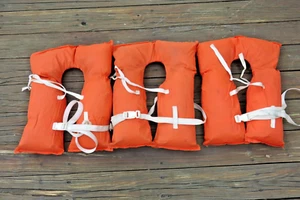 Menge Verkauf von 3 Vintage orange MILTCO Erwachsene Typ 2 schwimmende Weste Modell 212 - Bild 1 von 11