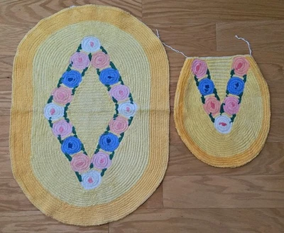Juego de alfombra de baño de chenilla y tapa de inodoro vintage amarillo rosa azul Foto 1 de 4