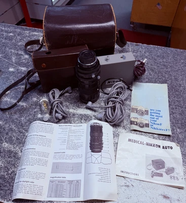 FUNDA LENTE CÁMARA NIKKOR 200mm Nikon MEDICAL-NIKKOR BATERÍA Y LIBROS Foto 1 de 4