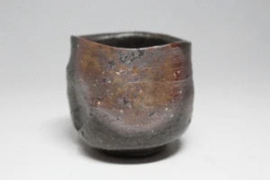 Guinomi ceramica giapponese Bizen con scatola firmata da Yoshihumi Idei - Foto 1 di 7