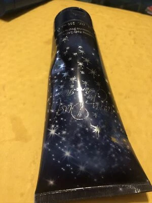 Loción corporal brillante Fairy Dust by Paris Hilton 6,7 oz Foto 1 de 4