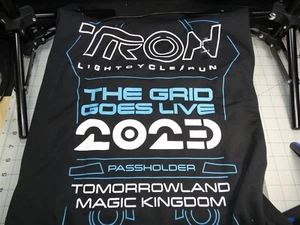 NWT 2023 WDW Disney Tron Lightcycle Run Passholder AP T-Shirt Adult XL X-Large - Bild 1 von 4