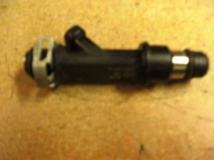 NEW GM FUEL INJECTOR OEM 17113611 - Picture 1 of 1