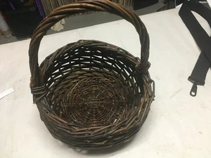 vintage willow basket 10" diam x 5.5" tall 12" tall w/ handle - Picture 1 of 6