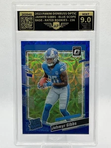 2023 Panini Donruss Optic - Blue Scop Prizm #332 - Jahmyr Gibbs RC [MINT 9] - Bild 1 von 2