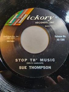 Sue Thompson - Stop Th' Music / What I'M Needin' Is You -Hickory VG+ F228 - Foto 1 di 1