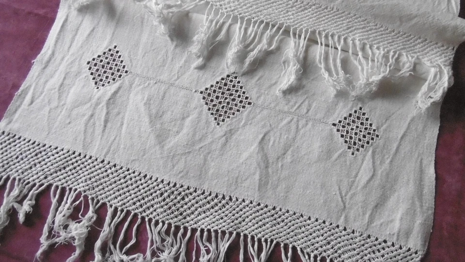 Immense serviette ou essuie mains BRODéE et AJOURéE à FRANGES - Photo 1/4