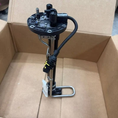 04-35649-000 | Cabezal Freightliner® DEF genuino 6 galones, 6 pernos Foto 1 de 3