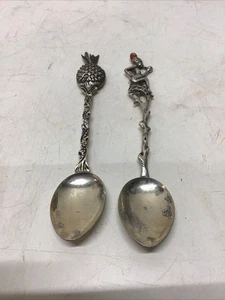 2 Small Souvenir Spoons 900 Silver Pineapple & Man Smoking Pipe Motif 19 Grams - Imagen 1 de 14