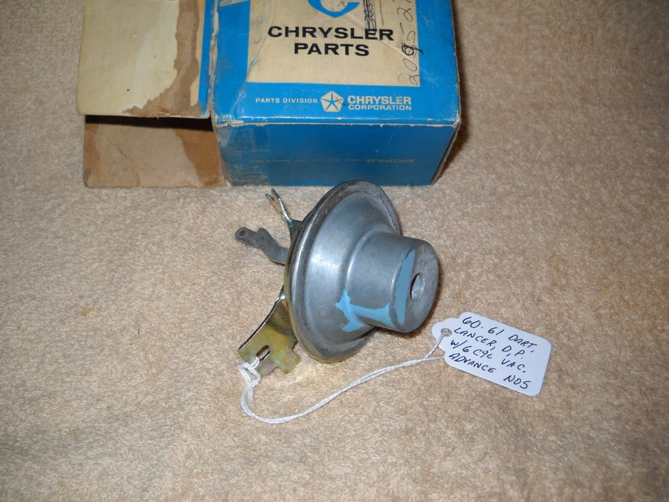 Nuevo de Lote Antiguo Mopar 1960-1961 Dart Lancer Dodge Plymouth Vacuum Advance Chamber con 6 Cil Foto 1 de 1