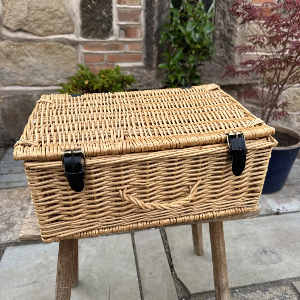 Wicker Hamper Picnic Basket With Handle Toys Blankets Sticks Storage Box - Image 1 of 4