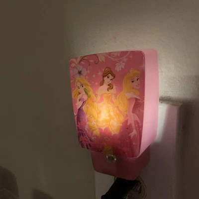 Preowned Disney’s Cinderella solar nightlight pink 120 V 15 W led light/removabl - Image 1 of 4
