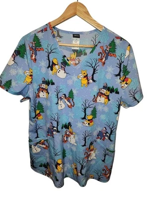 Blusa Médica Disney Para Mujer Pooh and Friends Performance Elastizada Talla L Uniforme Foto 1 de 4