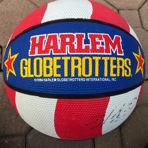 Harlem Globetrotters firmó varios autógrafos de baloncesto del año 80. EE. UU. 🙂 🙂 - Imagen 1 de 5