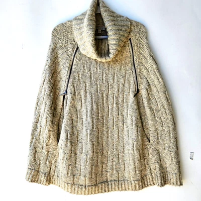 Poncho Suéter Cuello Alto Cremallera Beige The Limited Scandal Collection XS/S Foto 1 de 4