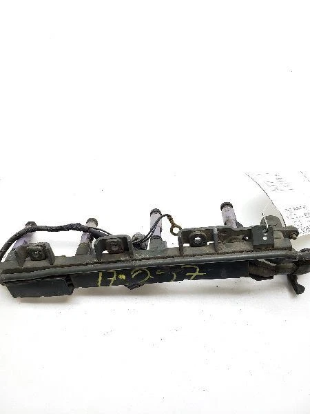 03-04 06-10 Infiniti M45 piezas de inyección de combustible con inyector de riel OEM 16600AE060 Foto 1 de 4