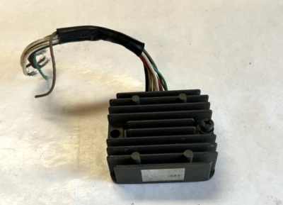 Yamaha XJ700 1985 regulador de voltaje máximo rectificador | Sistema de carga OEM par Foto 1 de 4