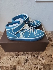 Zapatilla deportiva perforada Louis Vuitton Acapulco piel de becerro azul Uptown GO 1110 talla 8 - Imagen 1 de 11