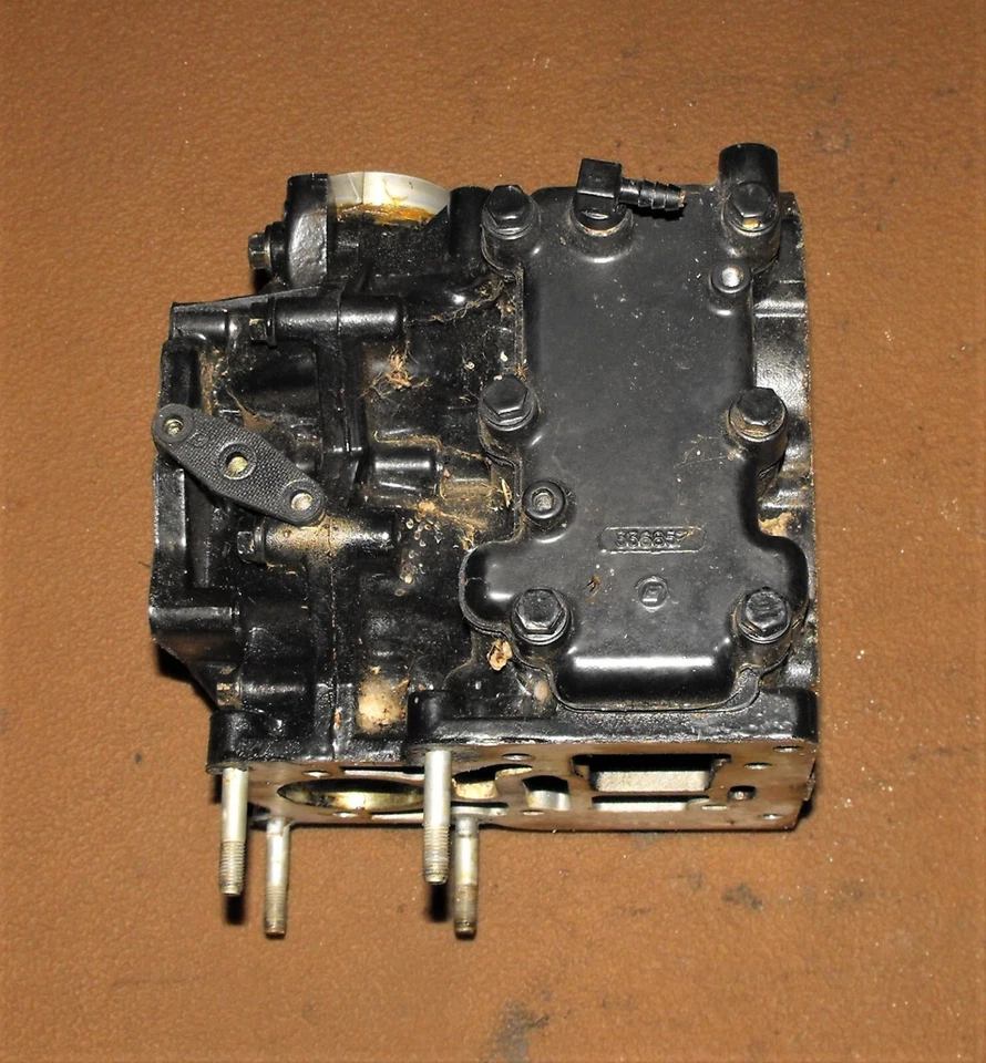 Evinrude 8 HP Crankcase and Cylinder PN 0433930 Fits 1991-1995 - Image 1 of 4