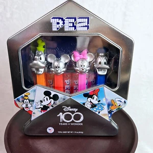 Disney 100 Años PEZ 4 Personajes Platino En Lata Coleccionistas Con Caramelo Pez. - Imagen 1 de 5