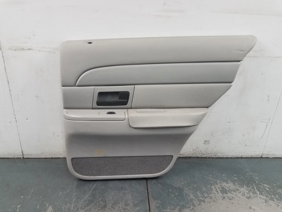 Panel de puerta trasera derecha Grand Marquis/Corwn Vic Victoria 2003 #4659 L3 Foto 1 de 4