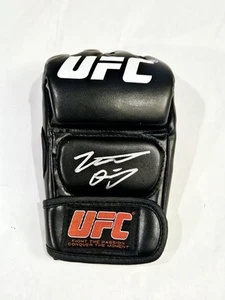 Nate Diaz Autographed Signed OFFICIAL UFC FIGHT GLOVE Beckett CERTIFIED - Picture 1 of 4