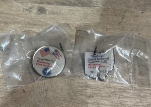 Lote de 2 prendedores de coleccionista Mustang Club of Ohio - Buckeye Grand National - Imagen 1 de 3