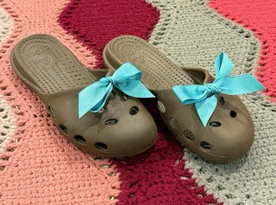 Crocs Audrey Hallmark Marrón Sin Cordones Mules Azul Cinta Arcos Extraíbles Talla 7 Mujer Foto 1 de 4