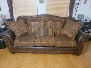 Ashley Furniture 100% Leather Sofa And Love Seat Set Smoke Free Pet Free - Picture 1 of 16