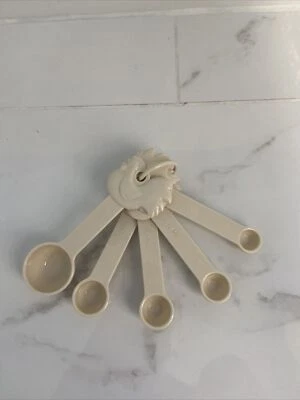 Chicken Measuring Spoons 5 pc Set Plastic Nesting Rooster Paula Deen - Image 1 of 4