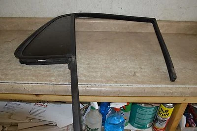 98-03 MERCEDES BENZ ML320 ML430 ML55 RIGHT REAR VENT GLASS WITH WEATHER STRIP - Image 1 of 2