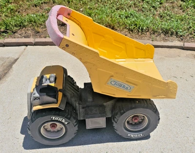 Tonka Hasbro 2004 Mighty Big Dump Truck w/ Black Handle Pressed Steel & Plastic - Image 1 of 4