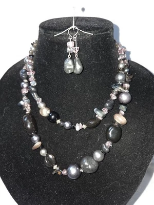 Conjunto de joyas Napier/Nena collar y pendientes estilo gótico negro/púrpura Foto 1 de 4