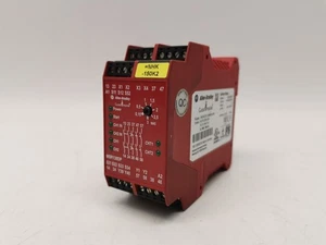 ALLEN BRADLEY MSR138DP Guardmaster Safety Relay - Bild 1 von 4