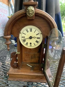 Old Wind Up Clock Still Works Has Key - Picture 1 of 4